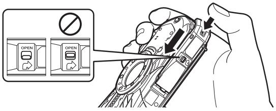 RICOH WG-6 - Mise en place de la batterie - 3