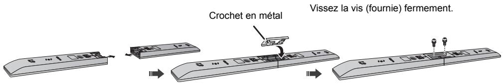PANASONIC SC-BTT230 - Fixez le socle de l'enceinte à l'enceinte avant. - 2