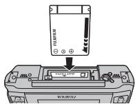 FUJIFILM FINEPIX 3D W1 - Insérez la batterie. - 1