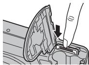 FUJIFILM FINEPIX S8400W - Retrait des cartes mémoire - 1