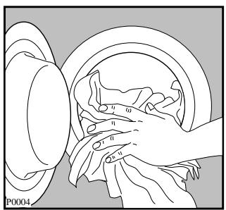 FAURE LFV1260 - Chargement du linge - 1