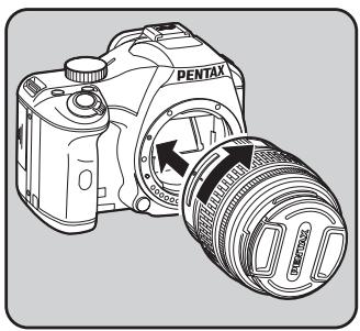 PENTAX KM+KC+18/55+50/200 - Alignez le repere de la monture de l'objectif (point rouge) sur le boitier et l'objectif puis tournez l'objectif dans le sens horaire jusqu'à ce qu'il s'enclenche en position. - 1