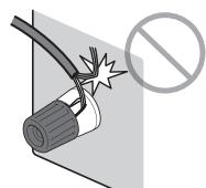 YAMAHA HTR-4072 - Précautions relatives au raccordement des cables d'enceinte - 3