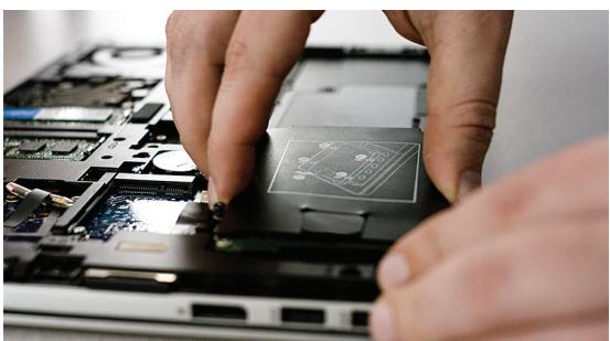 Crucial mX500 SSD 25060 - Localisez la baie de stockage - 1