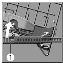GAGGENEAU DI 460-131 - Déposition du panier supérieur - 1
