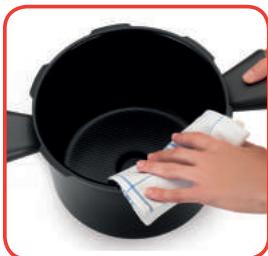 MOULINEX CE8511 - MISE EN PLACE DU TRÉPIED SOUS LE PANIER VAPEUR : - 1