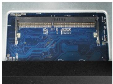 SYNOLOGY DS420+ - Pour retirer le module de mémoire - 1