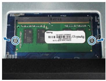 SYNOLOGY DS420+ - Pour retirer le module de mémoire - 1