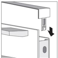 SCHOLTES SOMG1310X - Enlever le capot de la porte - 4