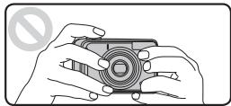 FUJIFILM A800 - Comment tenir votre appareil photo - 2