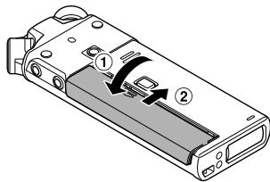 OLYMPUS LS-P1 - Insertion de la pile - 2