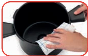 MOULINEX YY4886FB - Attention USB : pas d'eau dans le port USB - 1