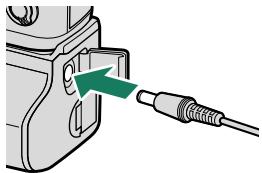 FUJIFILM X-TS - Chargement des batteries - 1