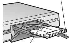 PANASONIC DMR-E500H - Appuyez sur [▲ open/close] sur l'appareil principal pour ouvrir le plateau, et insérez un disque. - 2