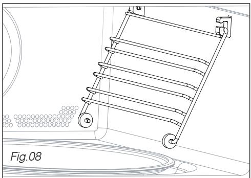 SAUTER SME665BF1NOIR - - Les grilles latérales (fig.08): - 4