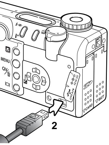 MINOLTA DiMAGE F200 - Connexion de l'appareil à un micro-ordinateur - 1