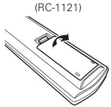 DENON AVR 3311 - Insertion des piles - 2