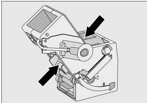 MIELE CVA6401BLANC - Retirer l'unité de percolation et la nettoyer à la main - 2