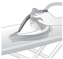 PHILIPS GC8755/80 - Exécution du traitement anticalcaire avec le réservoir anticalcaire - 8