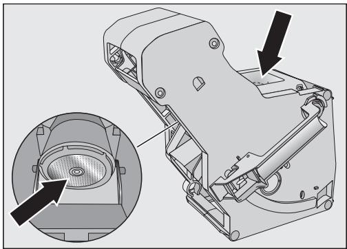 MIELE CM6160 - Nettoyer l'unité de percolation et l'intérieur - 2