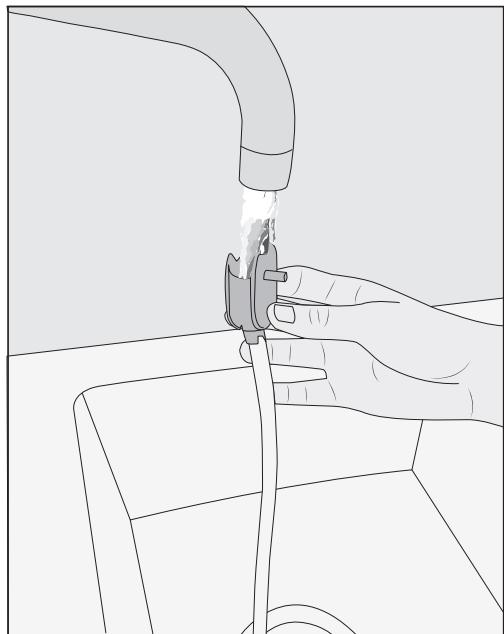 MIELE CM6160 - Nettoyer le conduit de lait et la vanne de rinceage - 4