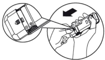 WHIRLPOOL CLIMATISEURPACB212HP - Insérez les batteries dans la télécommande - 1