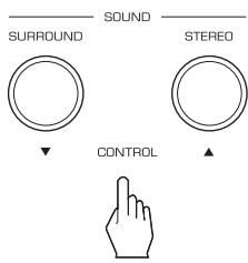 SHERWOOD RD-8504 - Utilisation des touches du panneau avant - 2