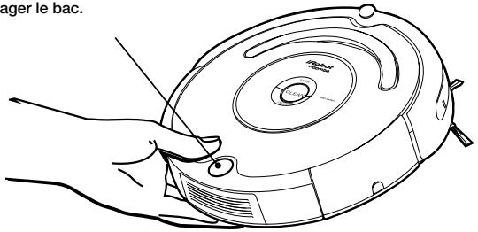 IROBOT ROOMBA 555+ - Retirer et vider le bac du roomba après chaque utilisation - 1