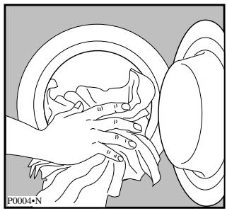 ARTHUR MARTIN AWN 1118 - Chargement du linge - 1