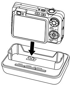 CASIO EX-Z750 - Posez-le sur la station USB. - 1