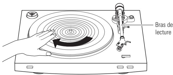 AUDIO TECHNICA AT-LP3 - Faites tournier dix fois le plateau en vous aidant de vos mains. - 1