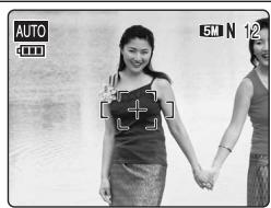 FUJIFILM FinePix Z2 - Utilisation du verrouillage AF/AE - 2