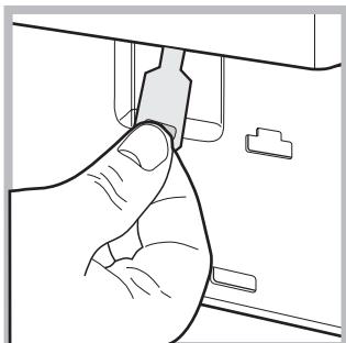 HOTPOINT WDD10760BXEU - Ouverture manuelle du hublot - 4