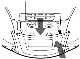 SONY CFD-E70L - Wiedergeben einer Kassette - 3