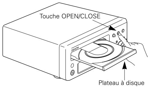 DENON DM51DVSC - Ouverture et fermeture du plateau à disque - 1