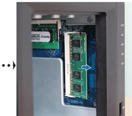SYNOLOGY DS418play - Pour retirer le module mémoire : - 2
