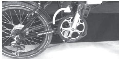 MADVELO NC - - Mettre la chaîne sur le haut du plateau, puis tourné la manivelle vers l'avant - 2