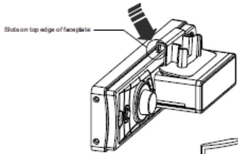 TOKA LAR302 - Veuillez installer l'adaptateur approprié à votre iPod® de la manière suivante : - 3