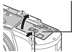 OLYMPUS E-M10 MKIV NU ARGENT - Insertion et retrait de la batterie et de la carte - 2