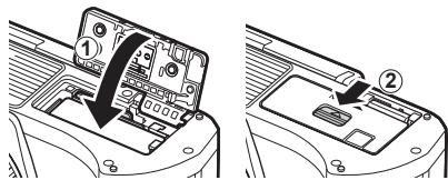OLYMPUS E-M10 MKIV NU ARGENT - Fermetre du couvercle du compartment de la batterie/carte. - 1