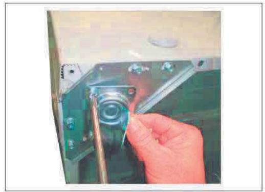 THOMSON CONGELATEUR TCHS02E - Installation des roulettes - 3