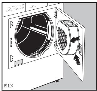 ARTHUR MARTIN ADE 5338 - Nettoyage de la porte - 1