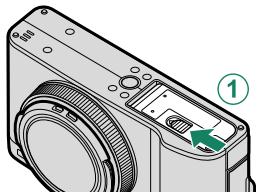 FUJIFILM XF10 - Ouvrez le couvercle du compartment de la batterie. - 2