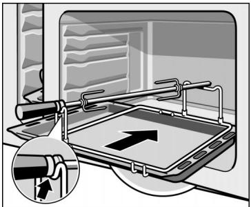 NEFF B4540A0FN - Mise en place du tournebroche - 2