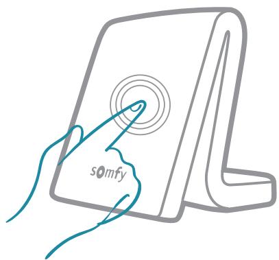 SOMFY Tahoma S - D'un simple mouvement de doigt, vos équipements s'activent simultanément. - 2