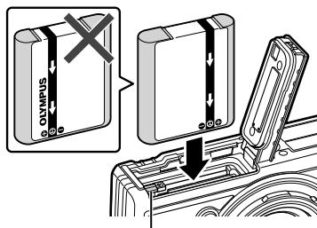 OLYMPUS TG-6 - Insertion et retrait de la batterie et de la carte - 2