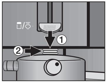 MIELE CVA 3650 - Préparation de la mousse de lait dans le cappuccinatore - 1