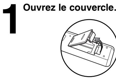 TOSHIBA DR265 - Installation des piles dans la télécommande - 1