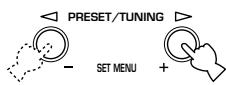 YAMAHA AV3005 - Appuyez sur la touche PRESET/TUNING < / > (PRESET- / + dans le cas du boitier de télécommande) pour selectionner un numero de memoire (1 à 8). - 1