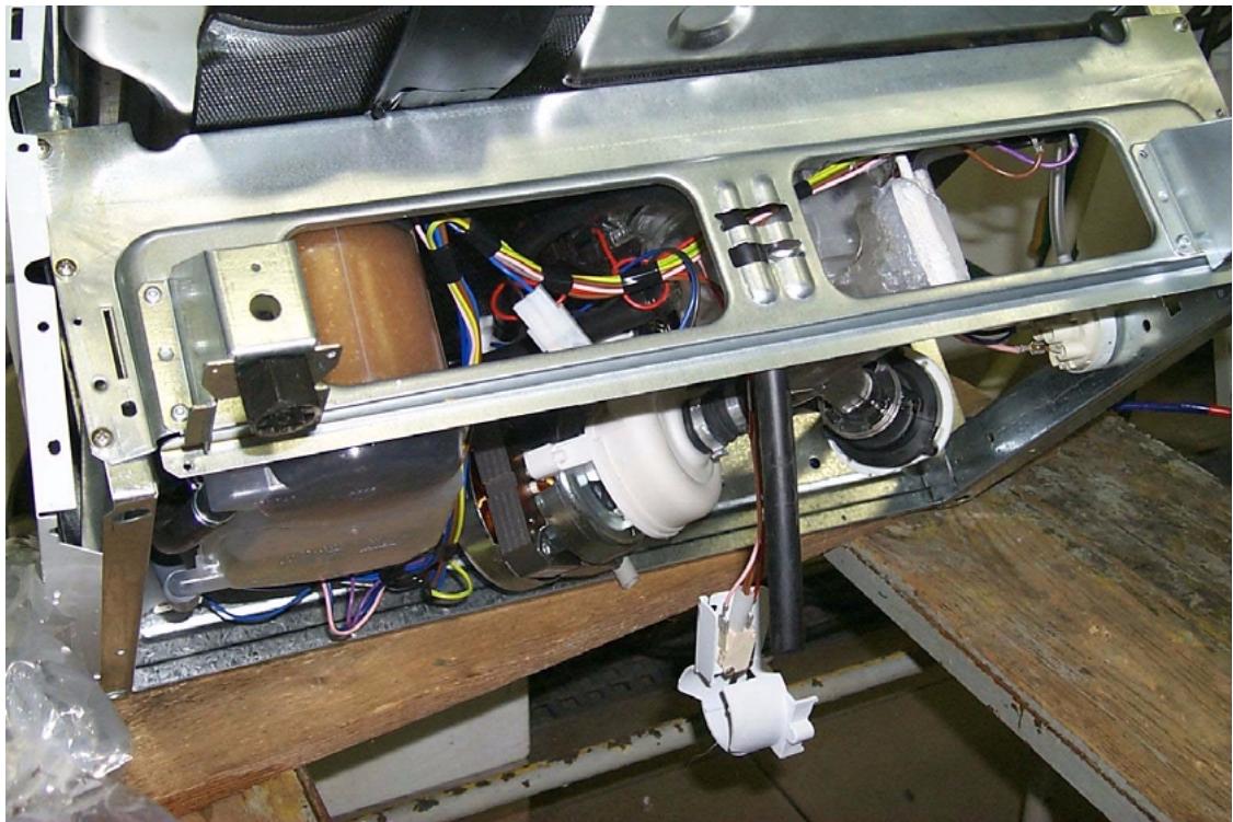 ARISTON LV67RANBDANTHRACO - DÉMONTAGE DU GROUPE MOTEUR - CARTER - 3
